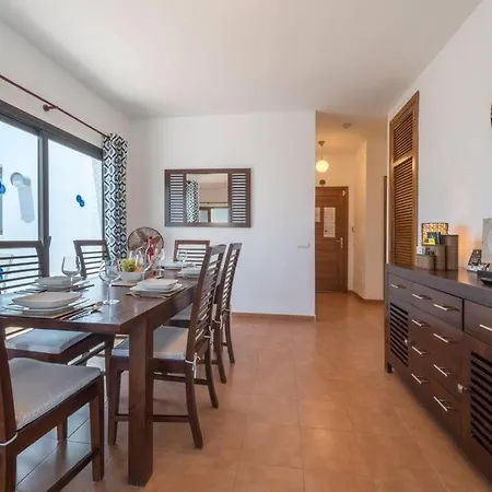 Casa Blanca Villa *